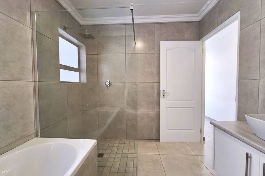 3 Bedroom Property for Sale in Brittania Beach Estate Western Cape